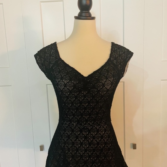 NWT Anthropologie Cross Back Fitted Lace Top - Picture 2 of 5